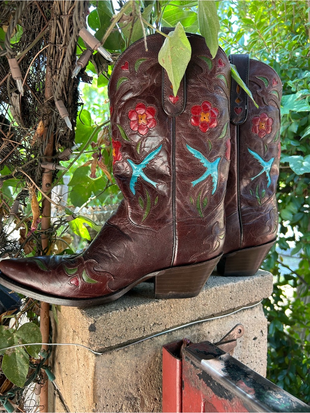 Vintage Dan Post Bluebird Boots Size 7.5 
Excellent Condition!